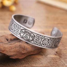 Claddagh Fishhook Bracelet