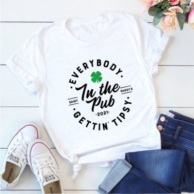 Everybody In The Pub Gettin 2021 Tipsy Everybody In The Pub Gettin 2021 Tipsy