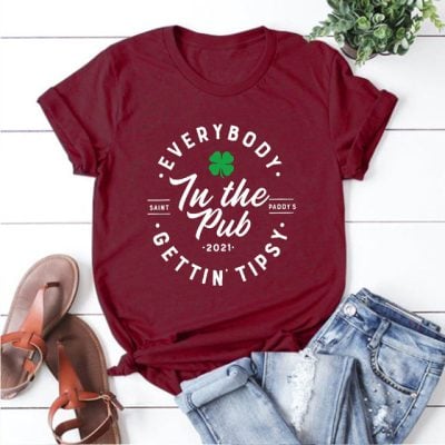 Everybody In The Pub Gettin 2021 Tipsy Everybody In The Pub Gettin 2021 Tipsy