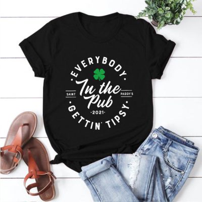 Everybody In The Pub Gettin 2021 Tipsy Everybody In The Pub Gettin 2021 Tipsy