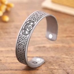 Claddagh Fishhook Bracelet