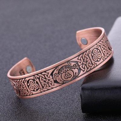 Alternative view of Claddagh Fishhook Bracelet