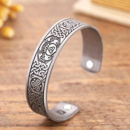 Claddagh Fishhook Bracelet