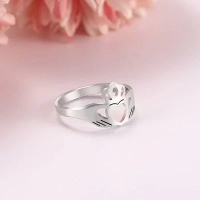 Minimalist Claddagh Ring