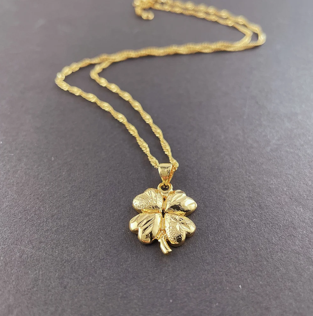 18K Gold Lucky Clover Pendant Necklace 18K Gold Lucky Clover Pendant Necklace