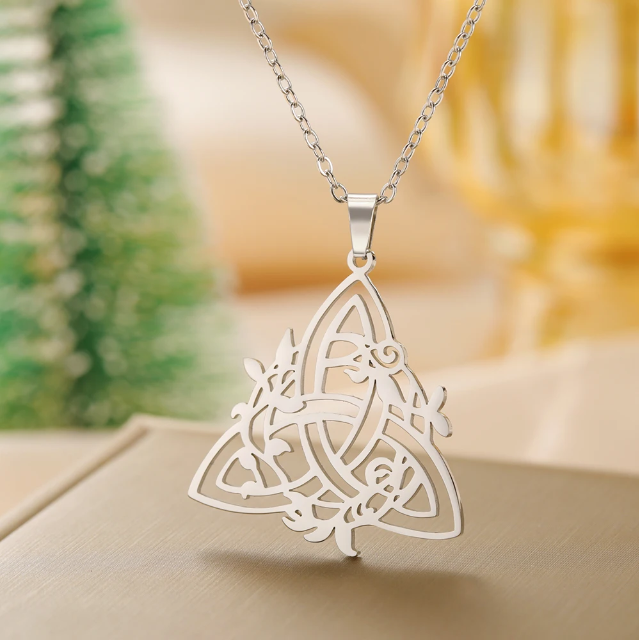 Dawapara Celtic Trinity Knot Triquetra Necklace Dawapara Celtic Trinity Knot Triquetra Necklace