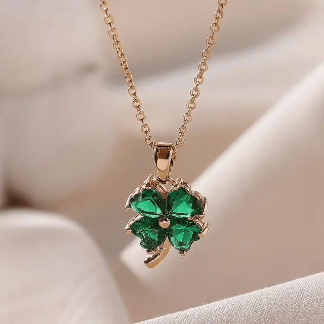 Women’s Elegant Four-Leaf Clover Necklace Women’s Elegant Four-Leaf Clover Necklace